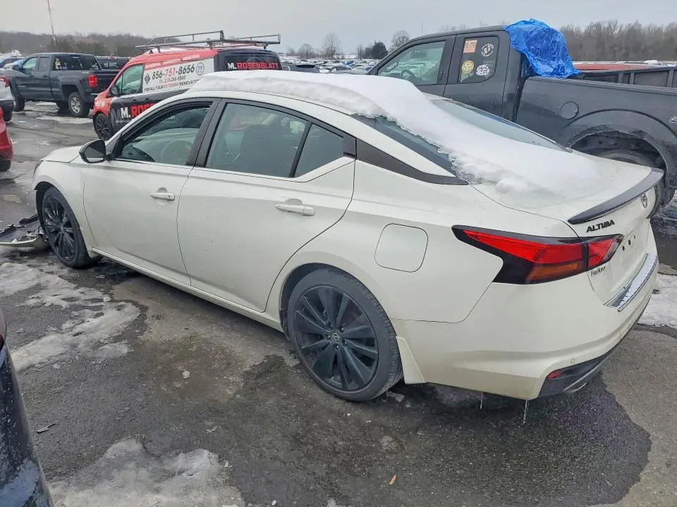 2022 NISSAN ALTIMA SR  