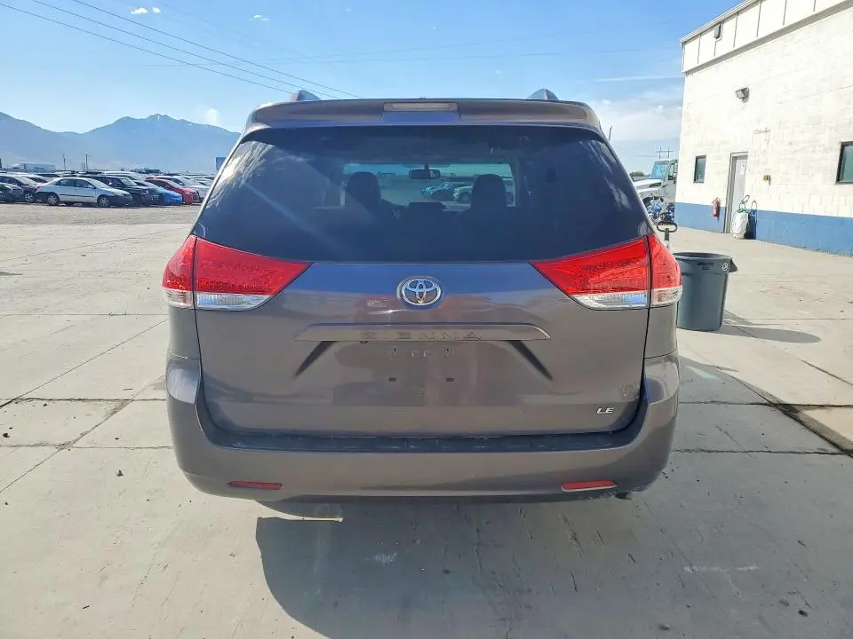 2012 TOYOTA SIENNA LE  