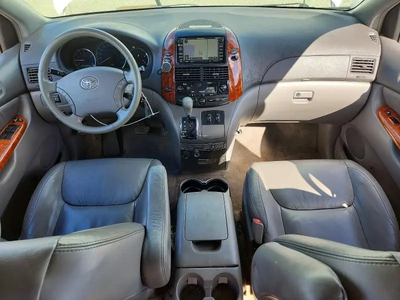 2010 TOYOTA SIENNA XLE  