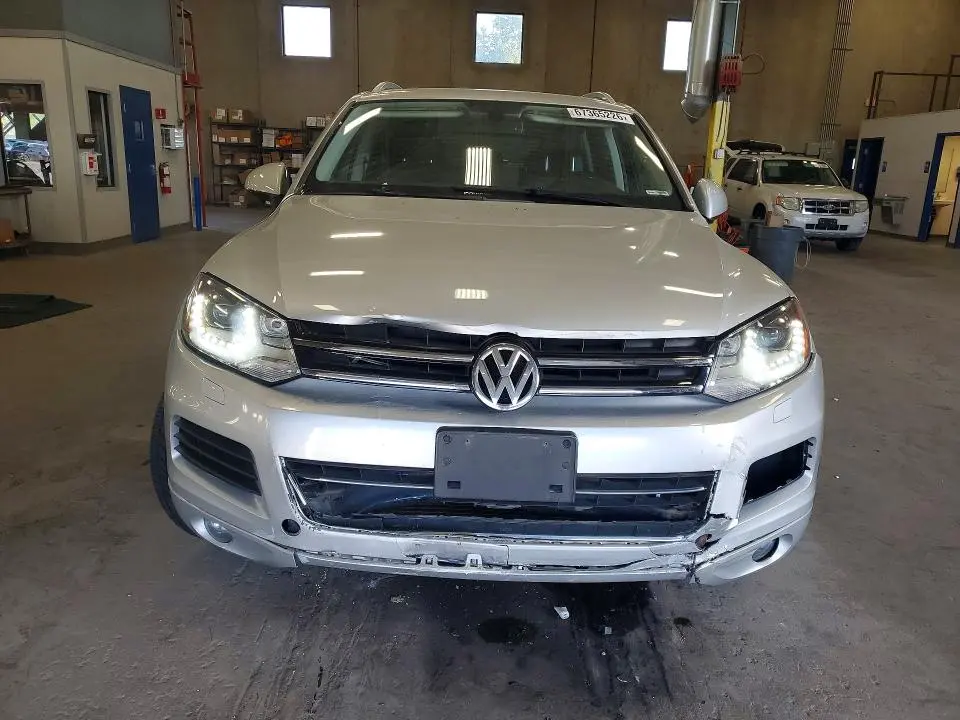 2014 VOLKSWAGEN TOUAREG V6  