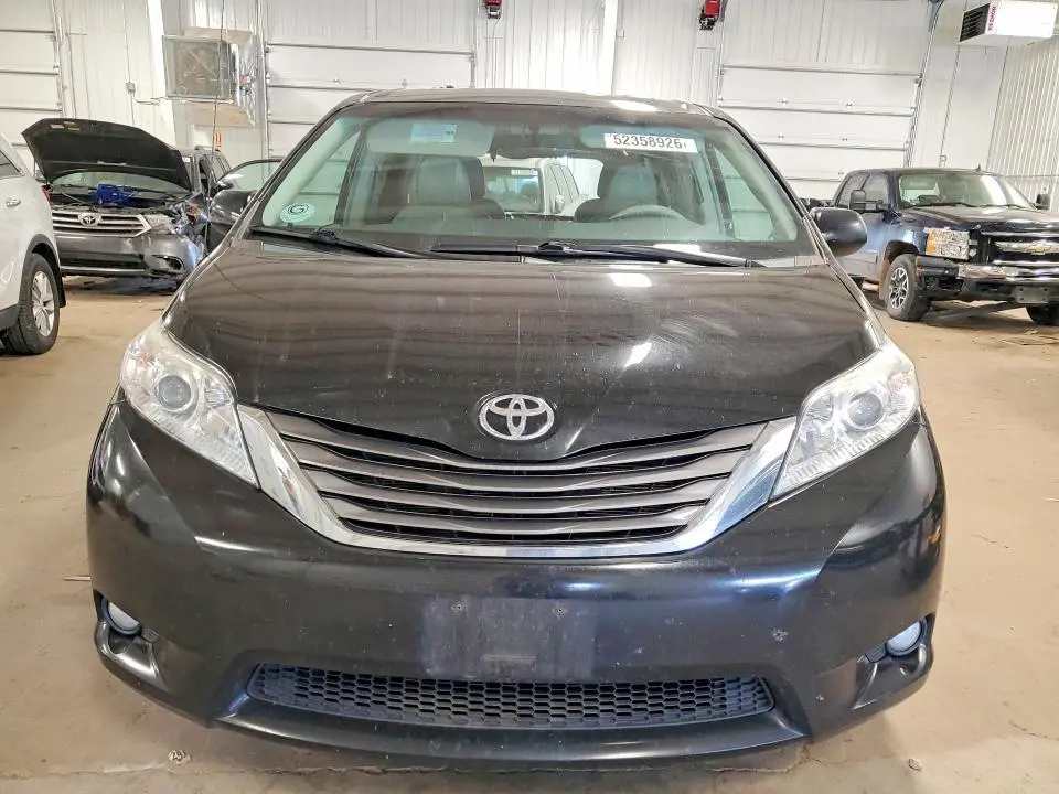 2012 TOYOTA SIENNA XLE  