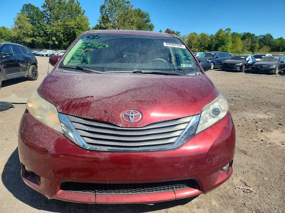 2012 TOYOTA SIENNA XLE 8-PASSENGER  