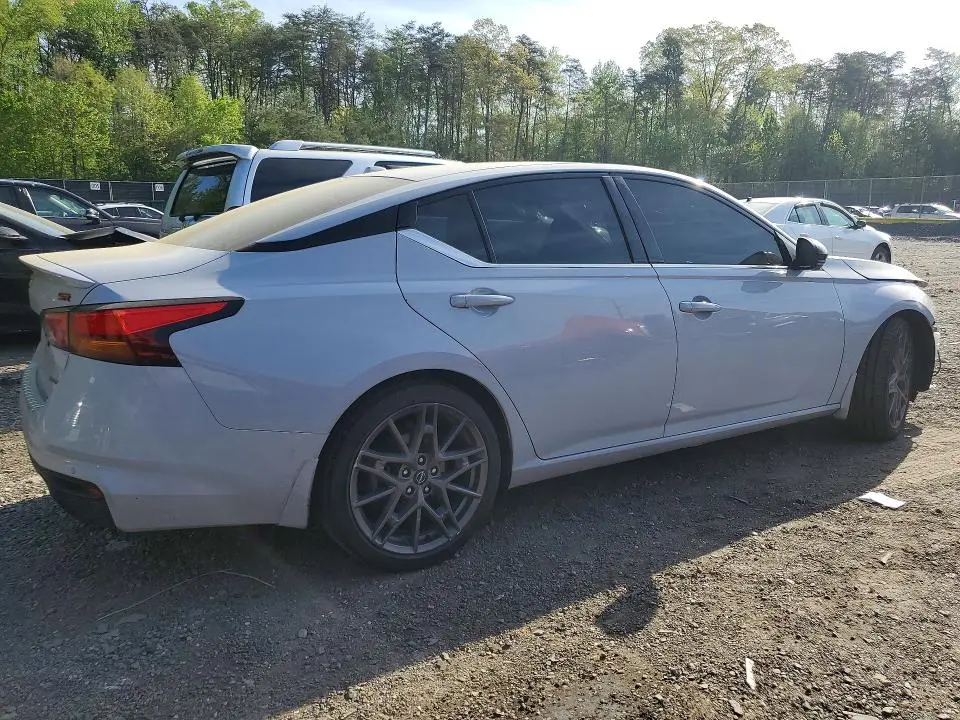 2023 NISSAN ALTIMA SR  