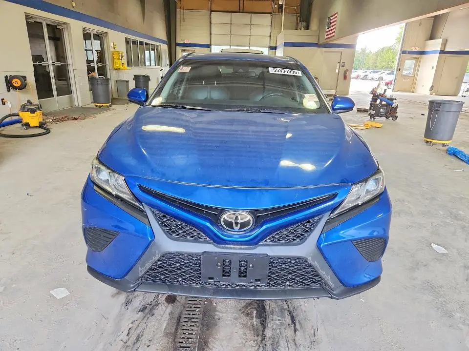 2018 TOYOTA CAMRY SE  