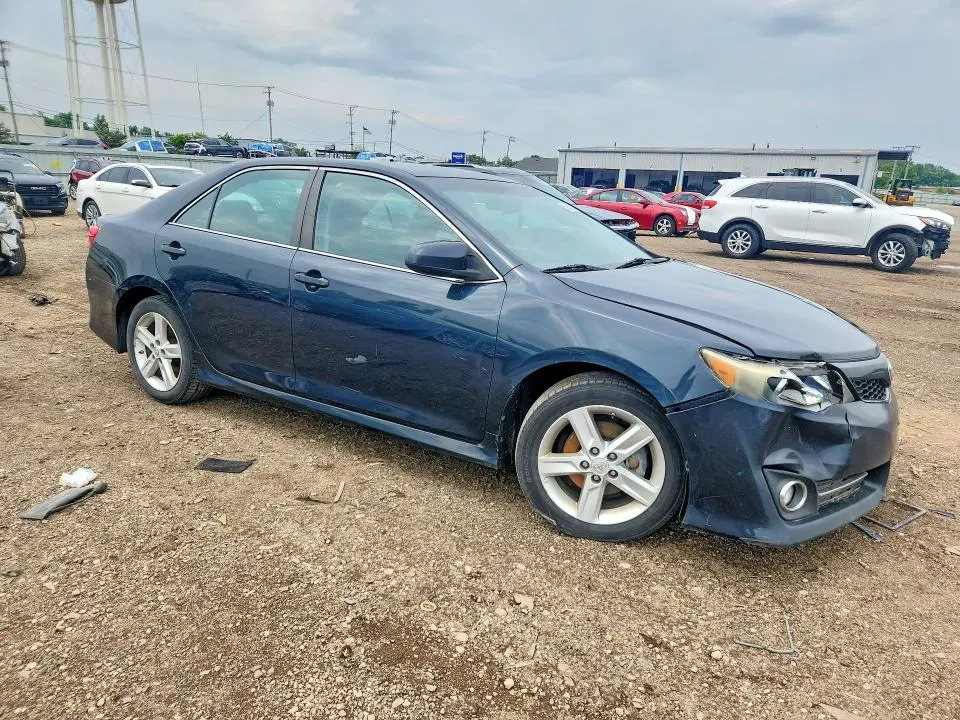 2014 TOYOTA CAMRY SE  