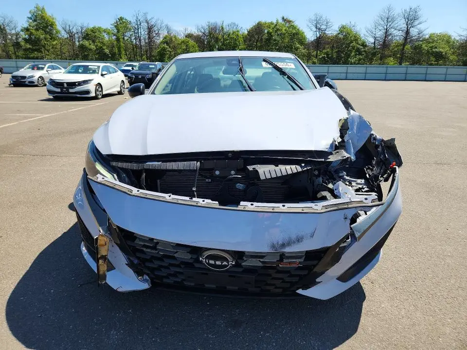 2024 NISSAN ALTIMA SR  