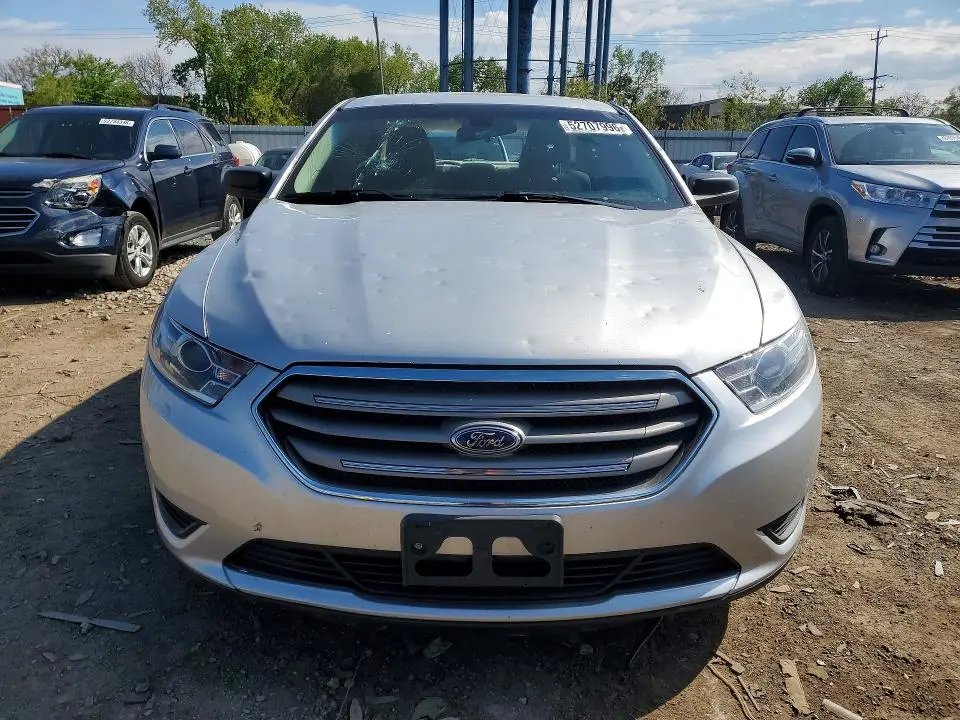 2018 FORD TAURUS SE  