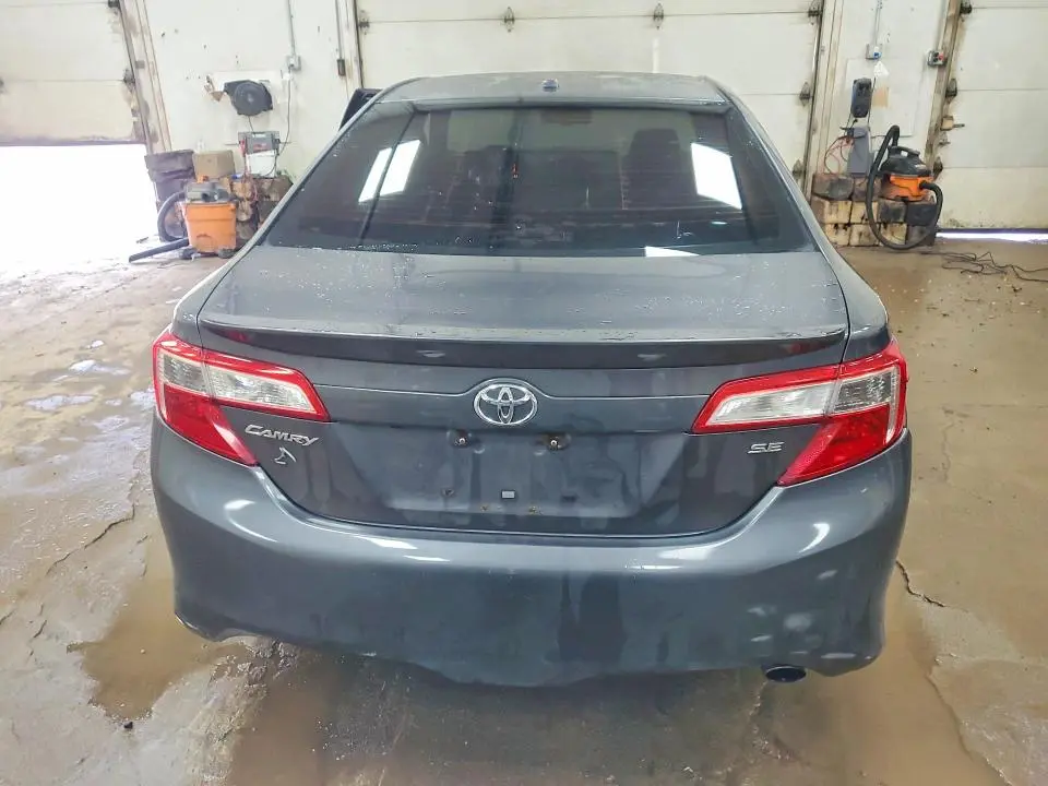 2014 TOYOTA CAMRY SE  