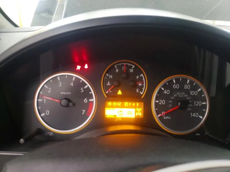 2014 NISSAN TITAN SV  