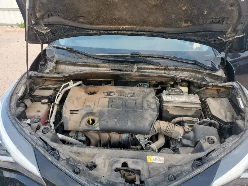 2021 TOYOTA C-HR XLE  