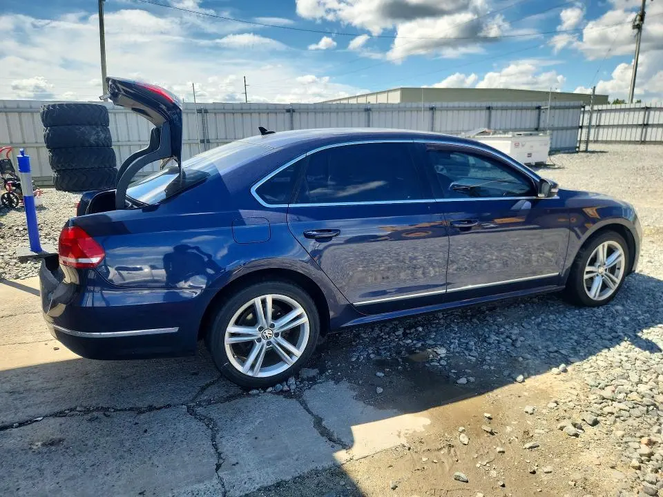 2015 VOLKSWAGEN PASSAT SE  
