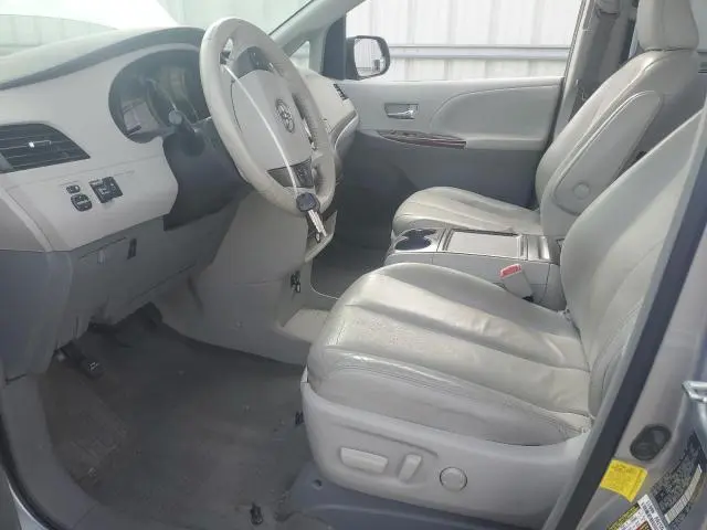 2012 TOYOTA SIENNA XLE  