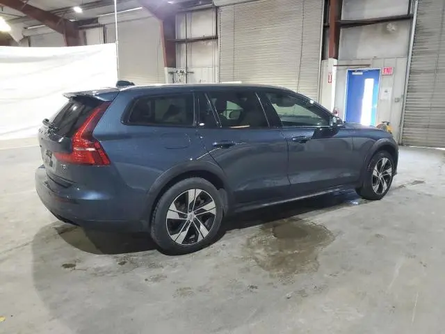 2020 VOLVO V60 CROSS COUNTRY T5 MOMENTUM  