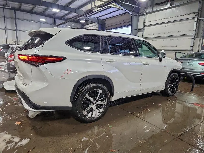 2021 TOYOTA HIGHLANDER XSE  