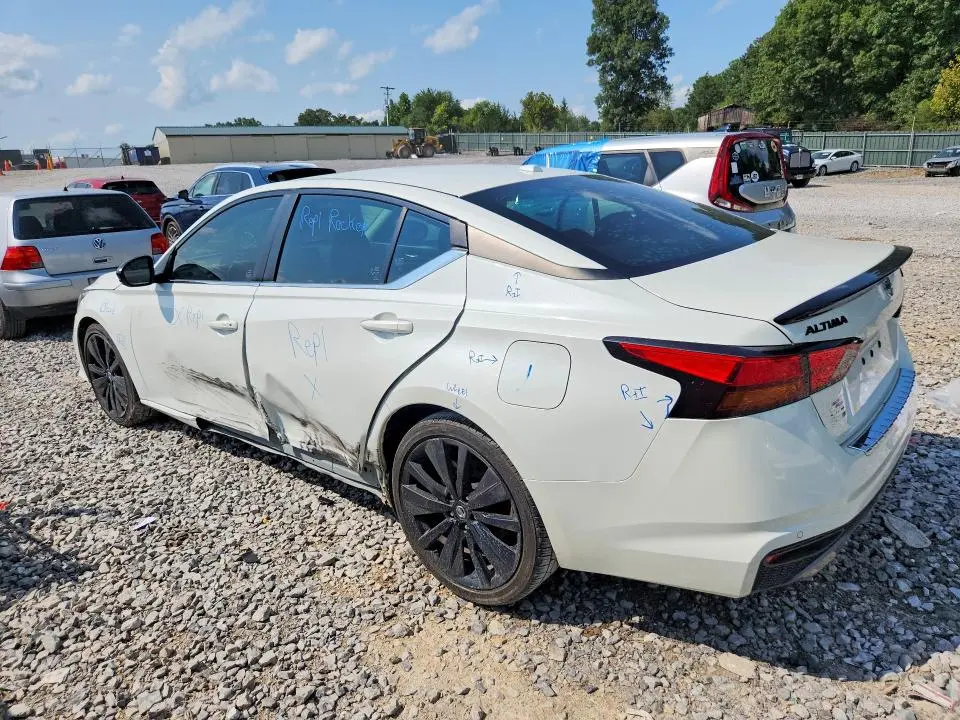 2022 NISSAN ALTIMA SR  