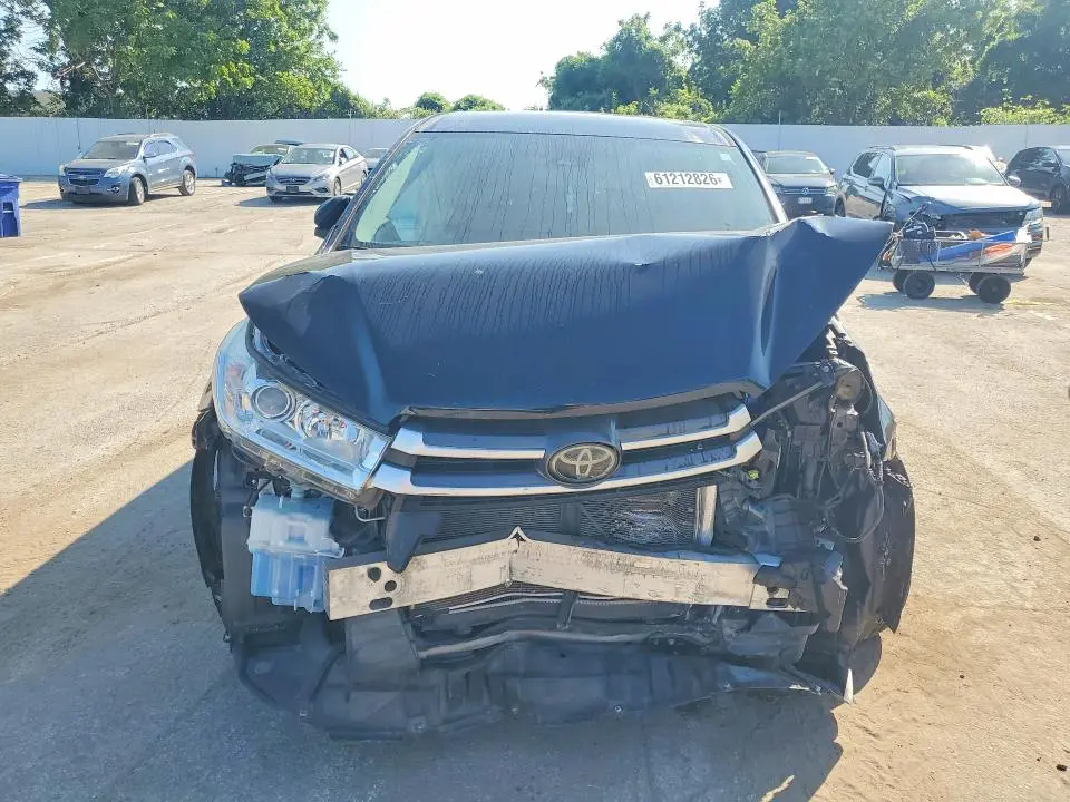 2018 TOYOTA HIGHLANDER LE  