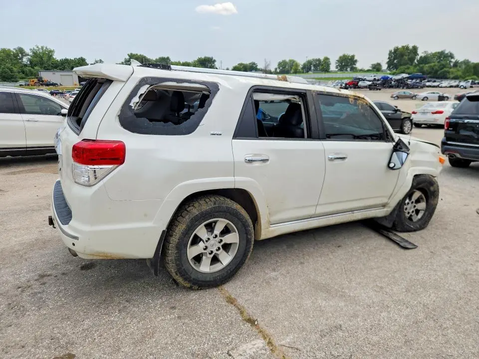 2013 TOYOTA 4RUNNER SR5  