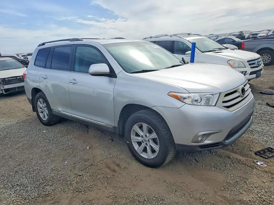 2013 TOYOTA HIGHLANDER PLUS  