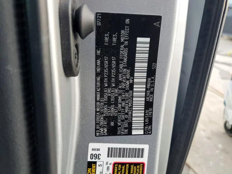 2021 TOYOTA SIENNA XLE  