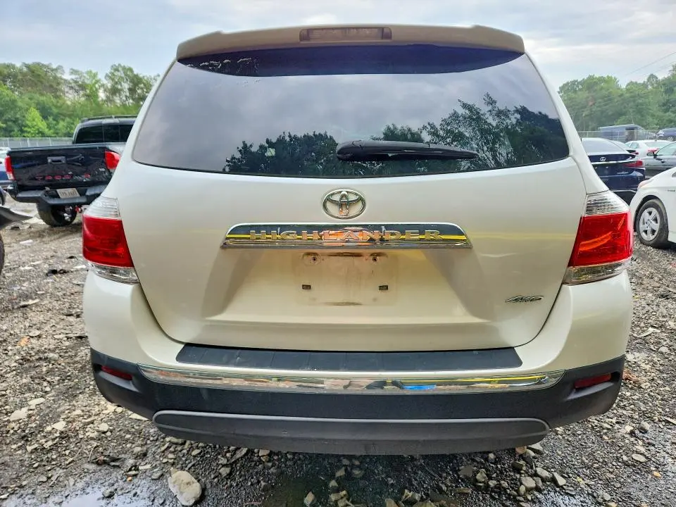 2011 TOYOTA HIGHLANDER BASE  