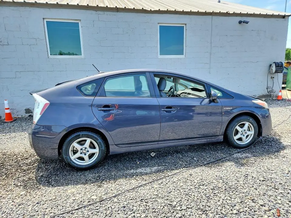2011 TOYOTA PRIUS TWO  