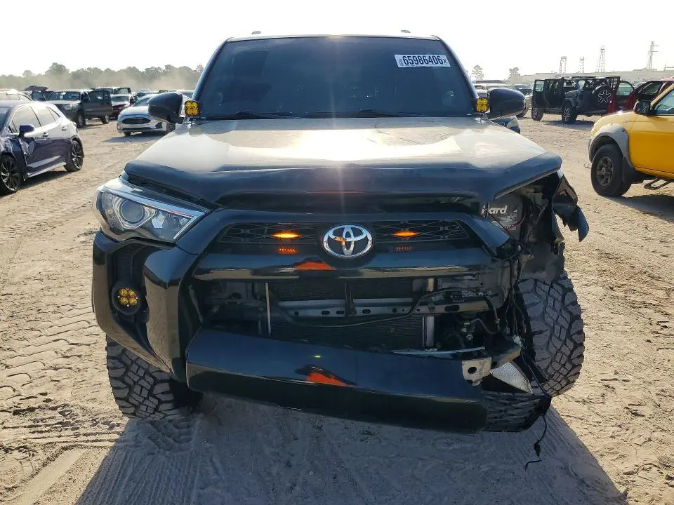2018 TOYOTA 4RUNNER SR5  