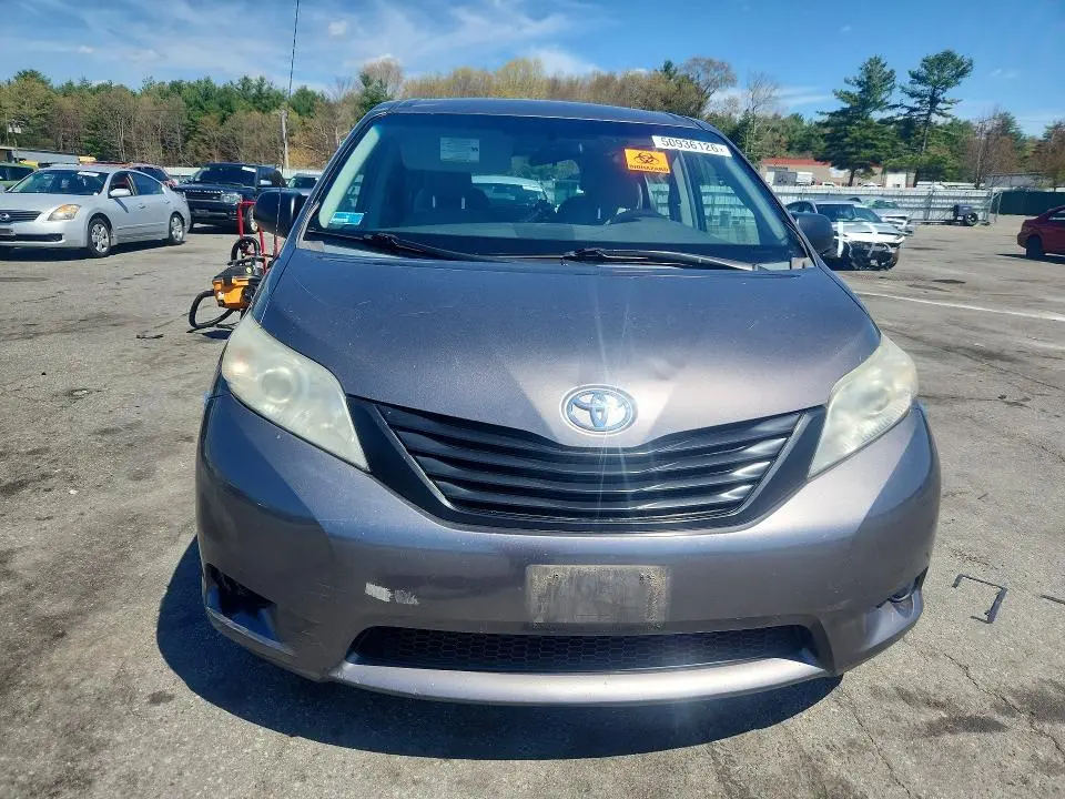 2014 TOYOTA SIENNA L 7-PASSENGER  