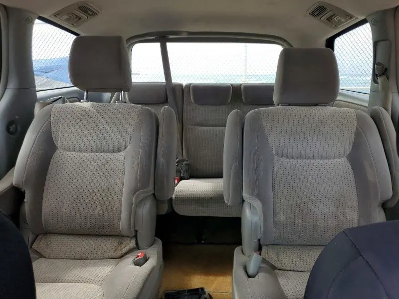 2010 TOYOTA SIENNA LE 7-PASSENGER  