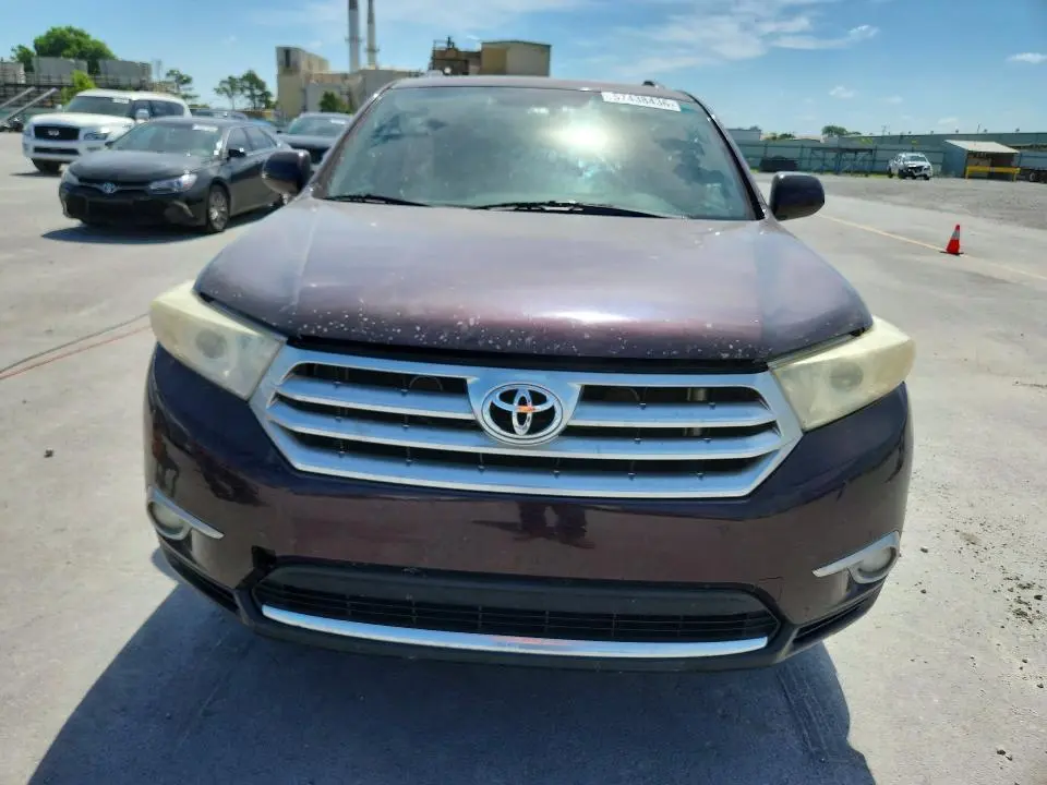 2011 TOYOTA HIGHLANDER SE  