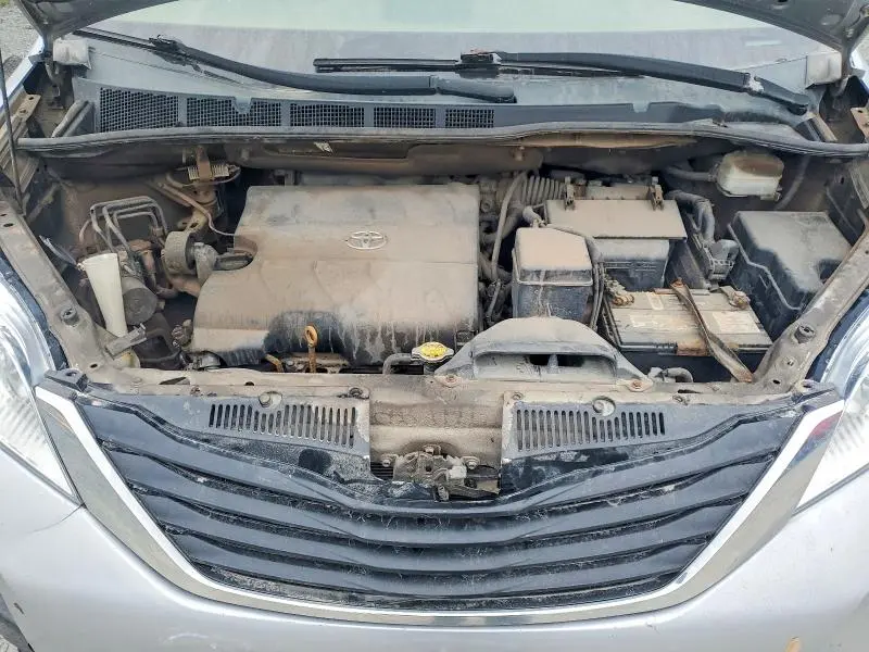 2011 TOYOTA SIENNA LE  