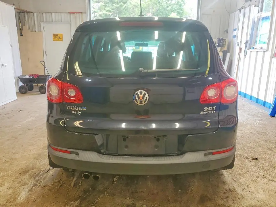 2011 VOLKSWAGEN TIGUAN S  