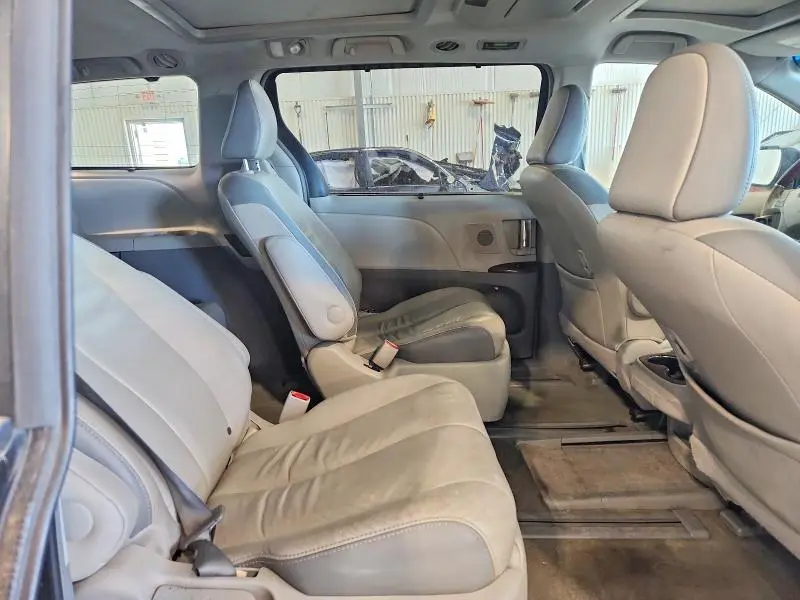 2013 TOYOTA SIENNA LIMITED 7-PASSENGER  