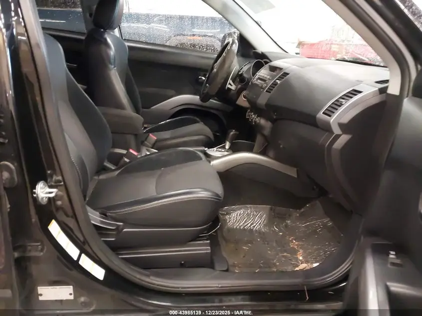 2012 MITSUBISHI OUTLANDER SE