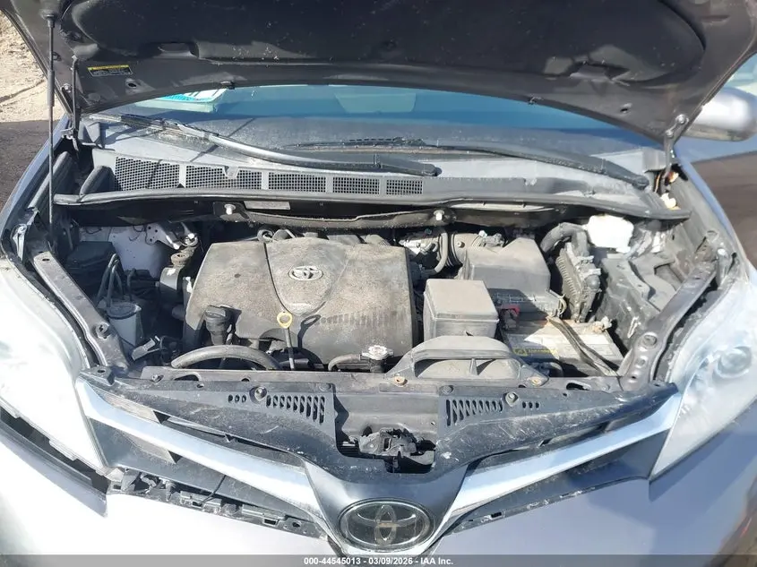 2019 TOYOTA SIENNA LE 8 PASSENGER