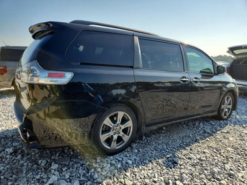 2018 TOYOTA SIENNA SE PREMIUM 8-PASSENGER  