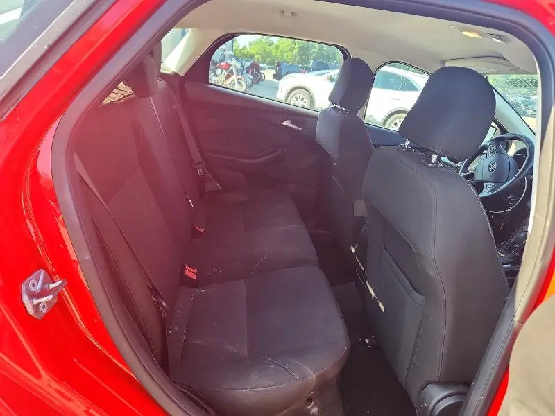 2017 FORD FOCUS SE  