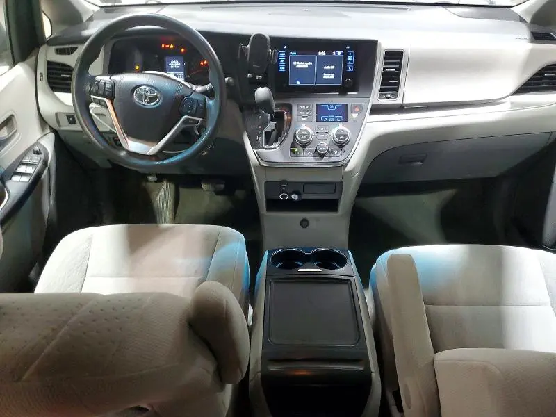 2015 TOYOTA SIENNA LE  