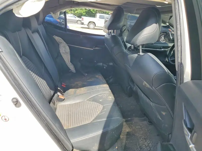 2018 TOYOTA CAMRY SE  