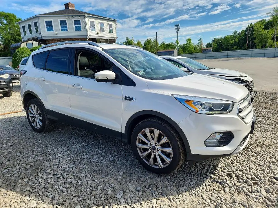 2017 FORD ESCAPE TITANIUM  