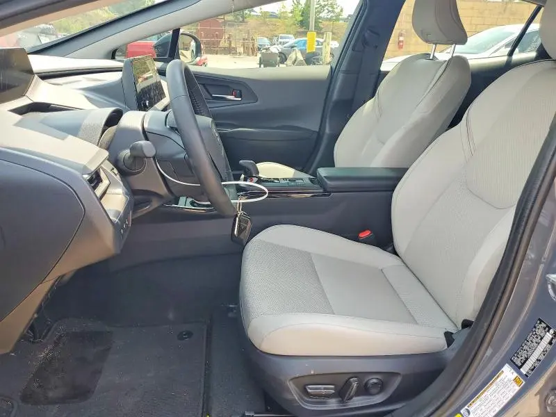 2025 TOYOTA PRIUS XLE  