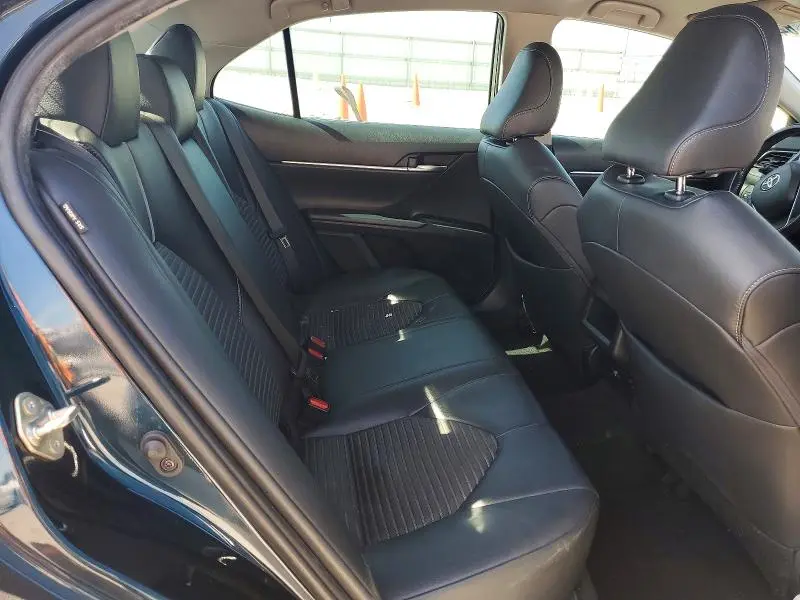 2019 TOYOTA CAMRY SE  