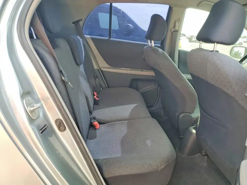 2010 TOYOTA YARIS BASE  