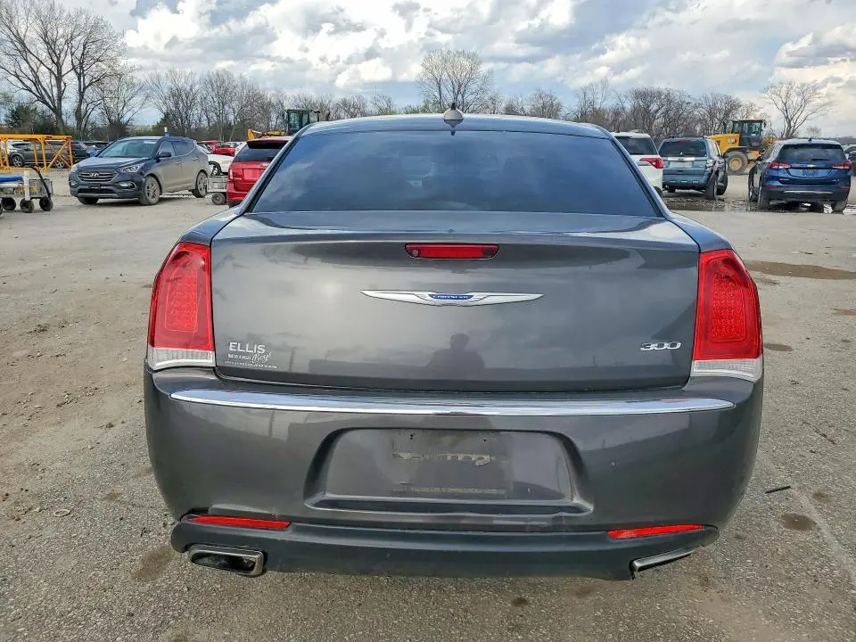 2019 CHRYSLER 300 LIMITED  