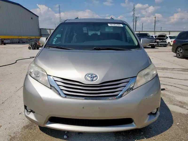 2016 TOYOTA SIENNA XLE  