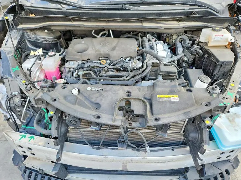 2022 TOYOTA SIENNA LE  