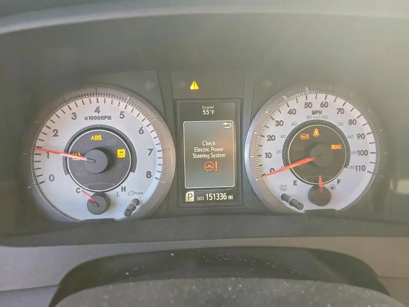 2017 TOYOTA SIENNA SE  