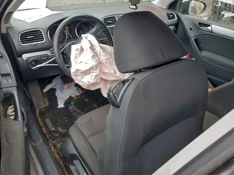 2011 VOLKSWAGEN GOLF   