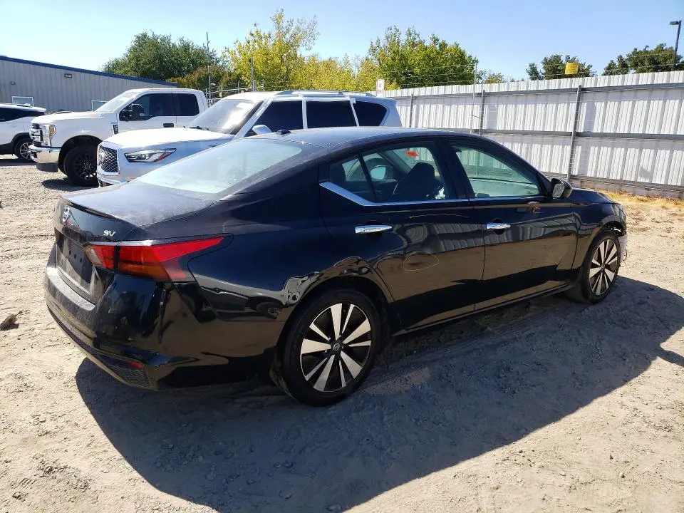 2021 NISSAN ALTIMA SV  