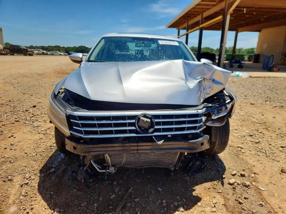 2016 VOLKSWAGEN PASSAT SE  
