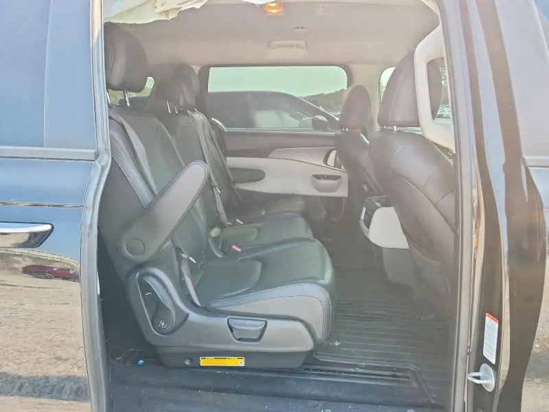 2023 KIA CARNIVAL LX  